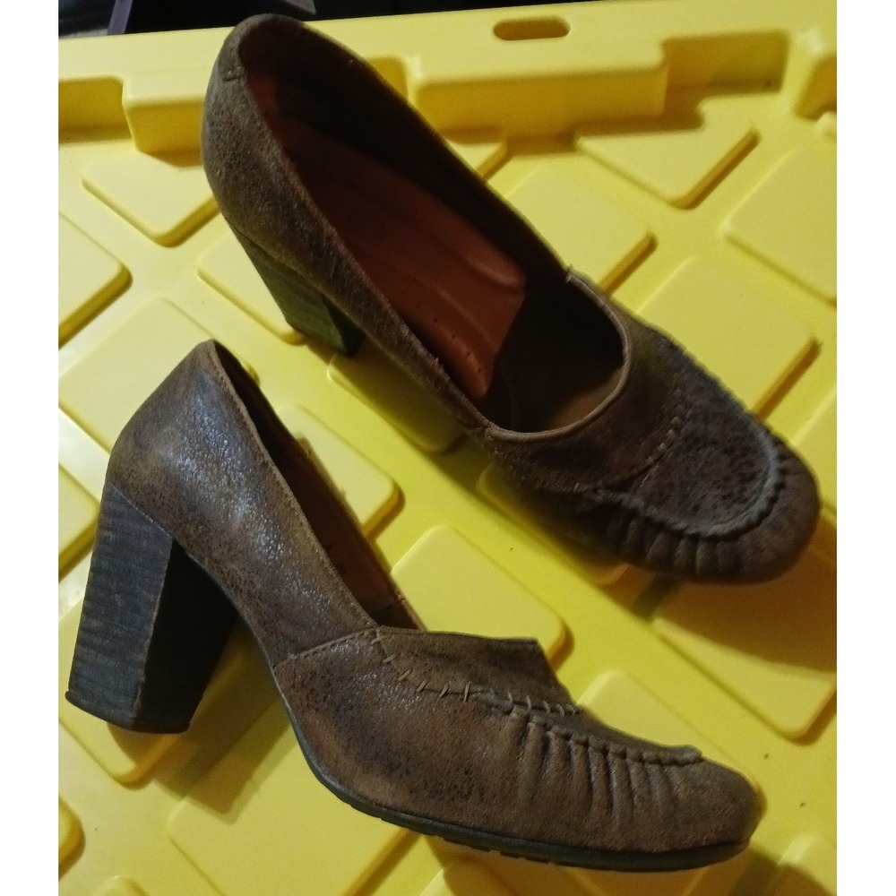 Born Crown Women's Vintage Aged Look Leather Block Heel Brown Loafers,‎ Size 8